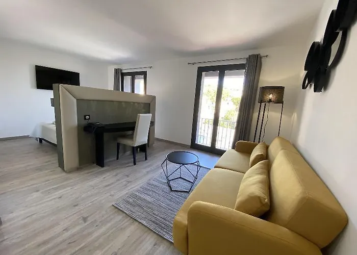 Maria Stella Hotel LʼÎle-Rousse